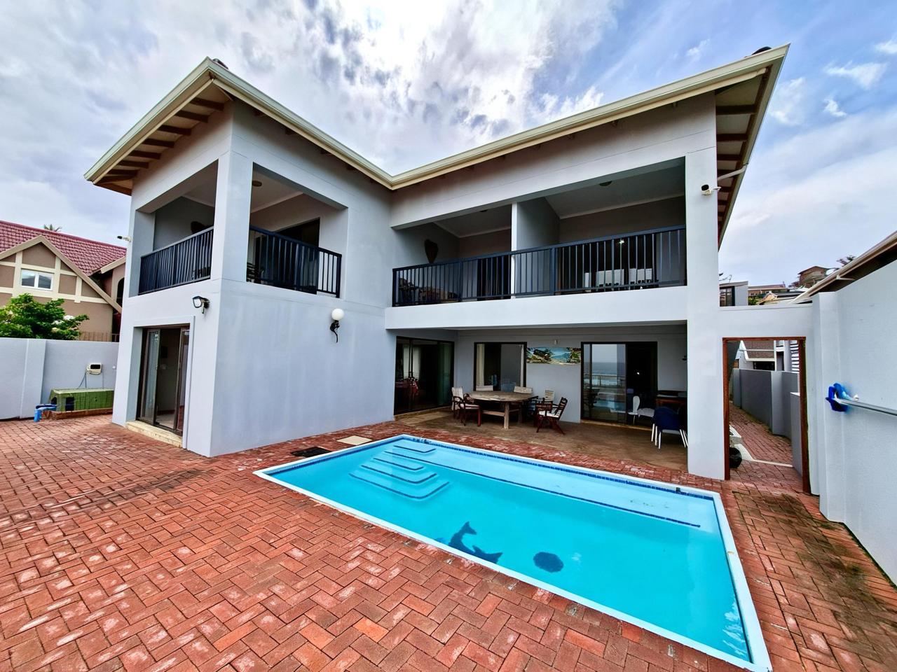 Ocean and outdoor area at Waveside Guesthouse